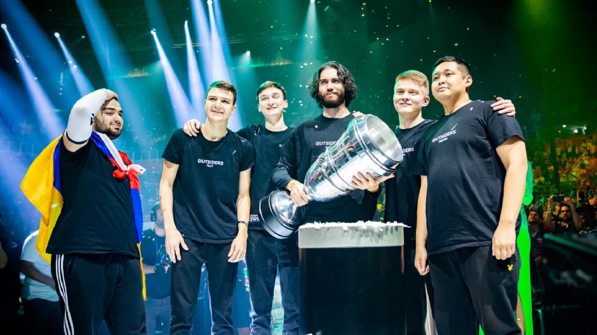 Про на русский 2025. Киберспортсмены. чемпионы iem rio major 2025. киберспортивные команды. виртус про.