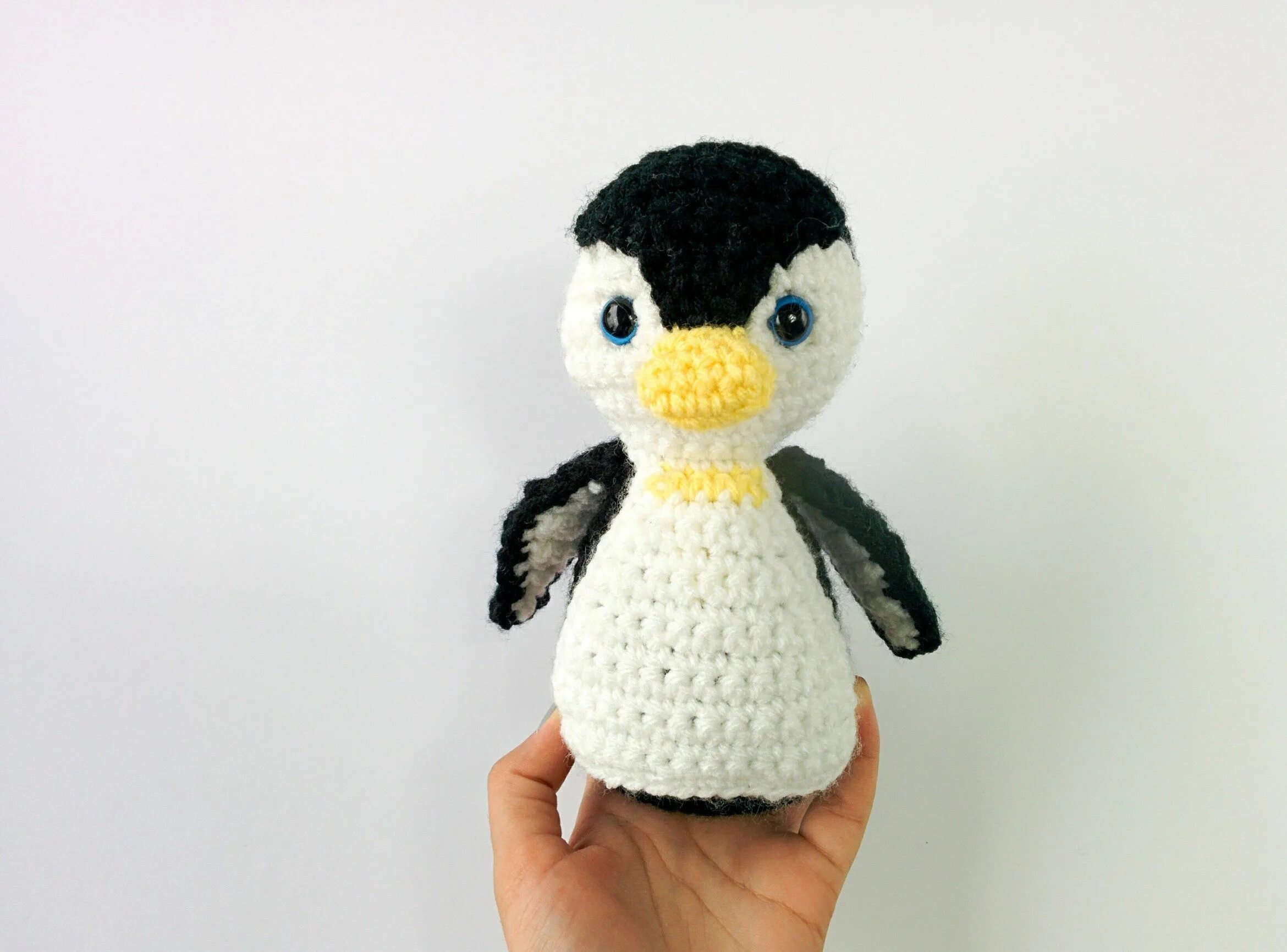 Пингвин из бисера. Клюв пингвина крючком. Схемы для бисероплетения пингвин. Как сделать пингвина из бисера. Бисер яйцо пингвин.