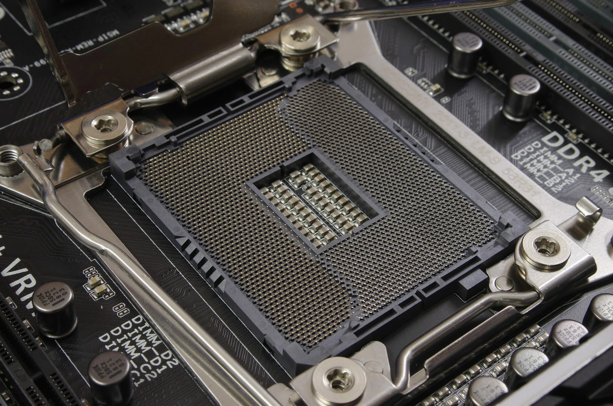 Современные сокеты. Сокет 2011 v3. Сокеты Intel LGA 2011. Сокет Xeon LGA 2011 материнская плата. Сокет процессора LGA 2011-3.