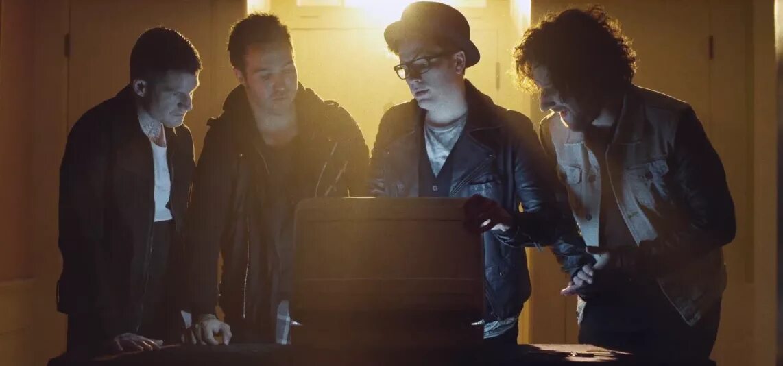 Fall out boy Phoenix. The Phoenix Fall out boy обложка. Fall out boy клипы. Fallout boy Phoenix.