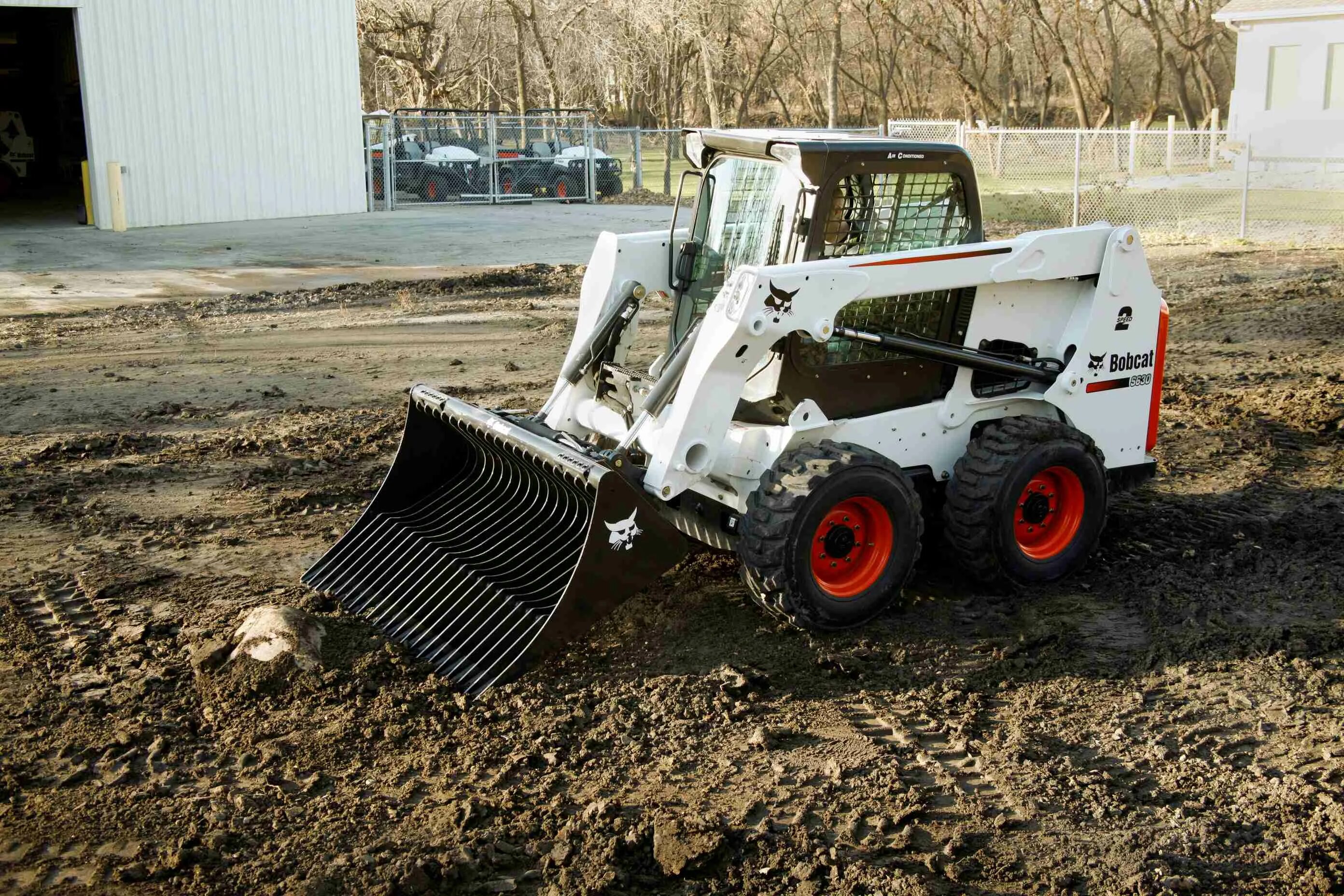 Bobcat s630. Погрузчик Bobcat s630. Мини погрузчик Bobcat s630. Бобкэт 630. Мини погрузчик Бобкэт 630.