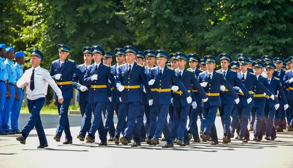 Высшее военное авиационное училище. Краснодар лётное училище. Знаменная группа КВВАУЛ. Военное летное училище в Краснодаре. Летное училище в Краснодаре официальный сайт.