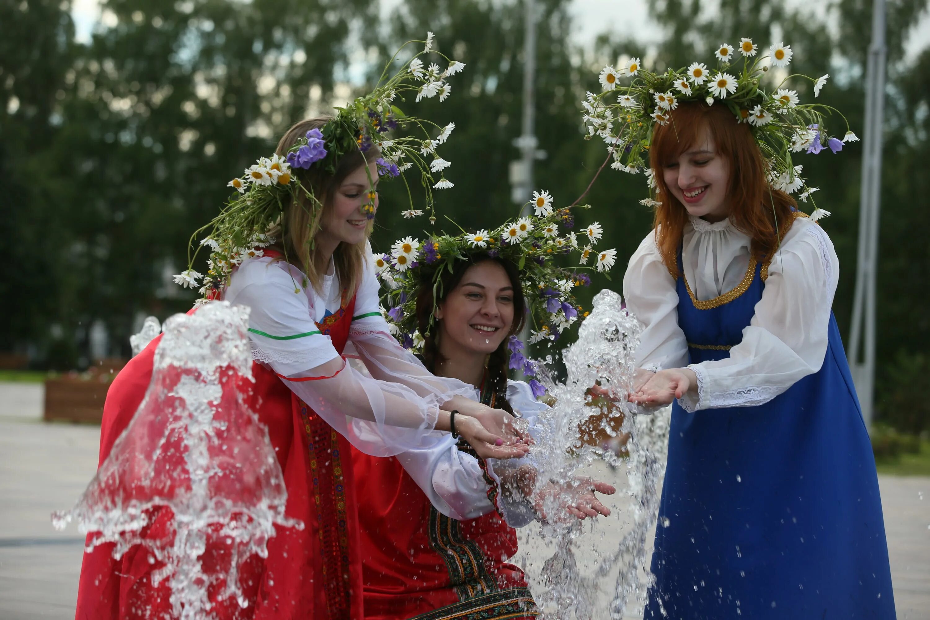 Осеннее солнцестояние летнее весеннее равноденствие. Весеннее солнцестояние. Летнее солнцестояние 2020. Солнцестояние читать. День зимнего солнцестояния в 2021.