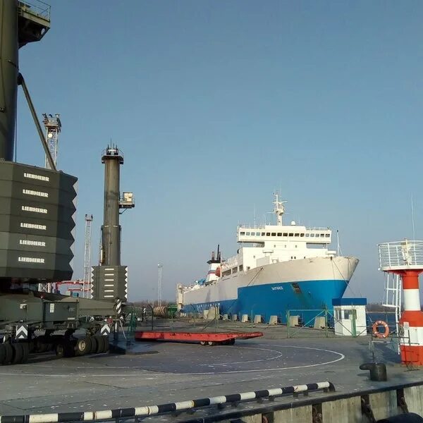 Балтийск калининградская область корабль одинцово. Морской порт усть луга. Калининградский залив на карте. Балтийск военно-морская база 06017. Паромный комплекс балтийск.