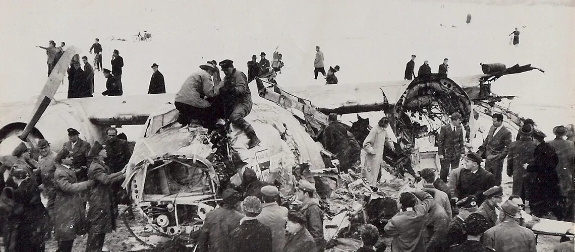 Авиакатастрофа мюнхена. Авиакатастрофа мюнхена. Манчестер юнайтед катастрофа 1958. Авиакатастрофа мюнхена. Манчестер юнайтед авиакатастрофа 1958.