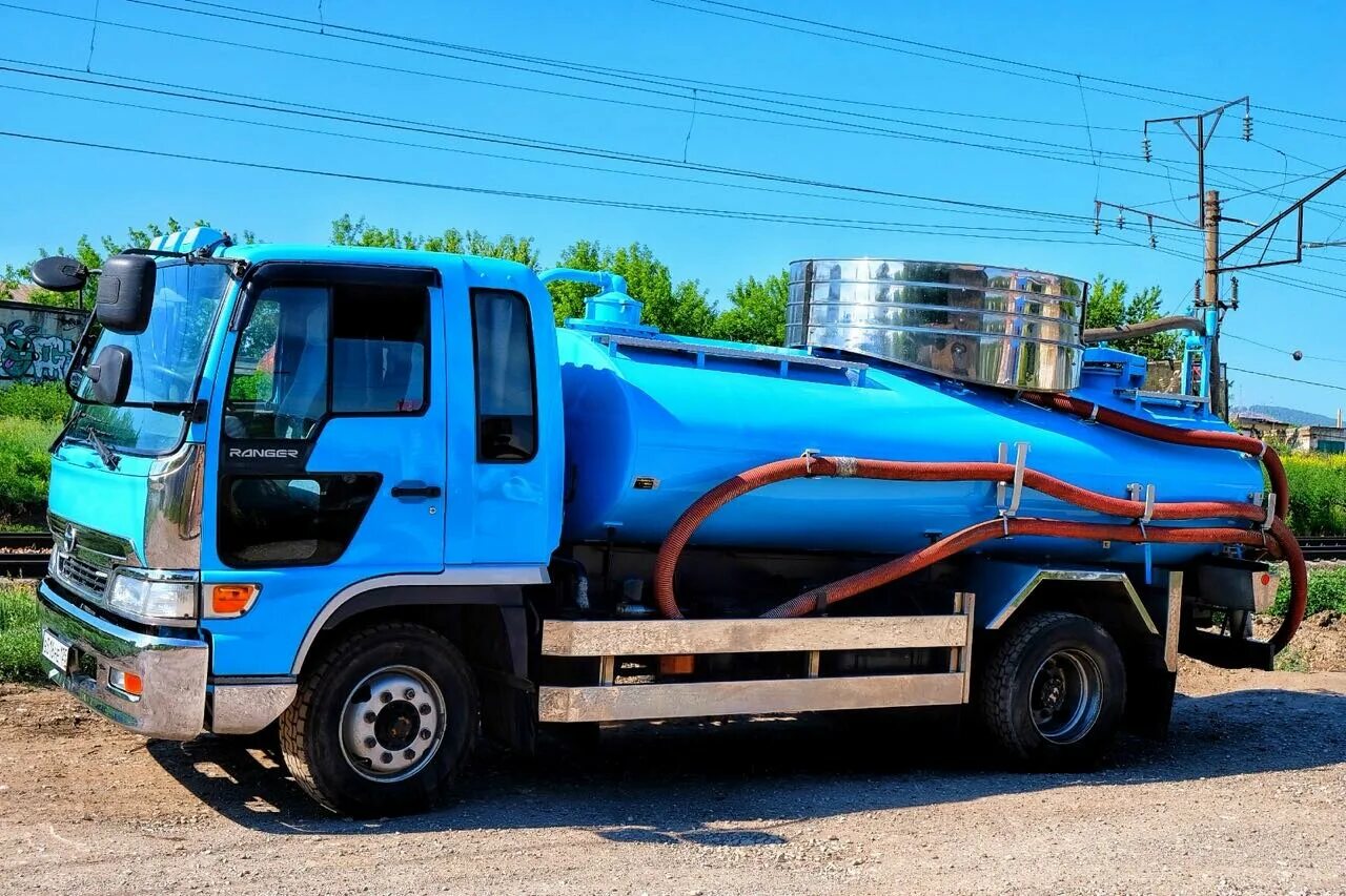 Откачка туалетов газ 53. Выкачанная машина. Откачка септиков. Камаз илосос 530. 5 кубов.