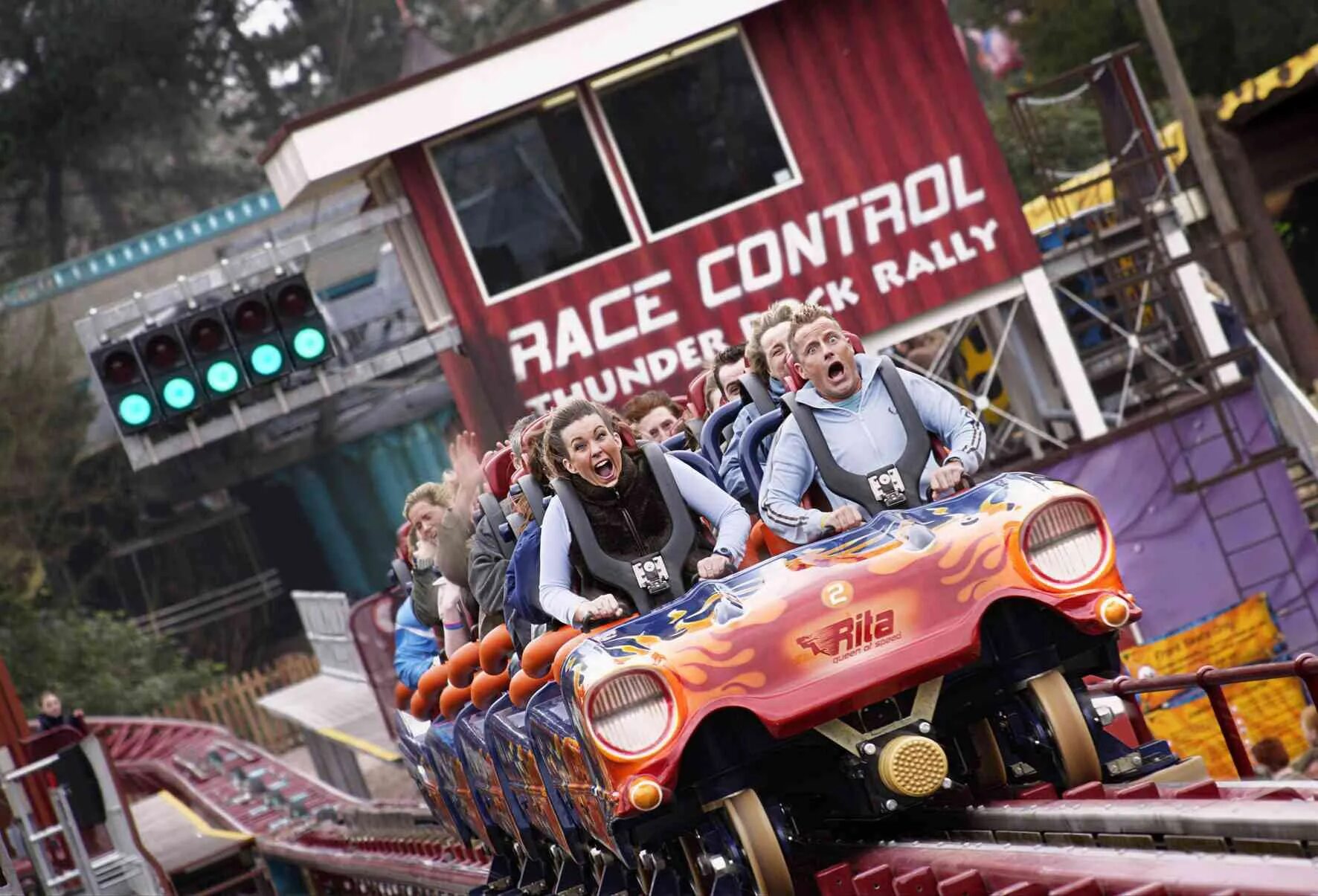 Alton Towers Rita Queen of Speed. Alton Towers парк развлечений. Rita Queen of Speed аттракцион. Air аттракцион в Alton Towers.