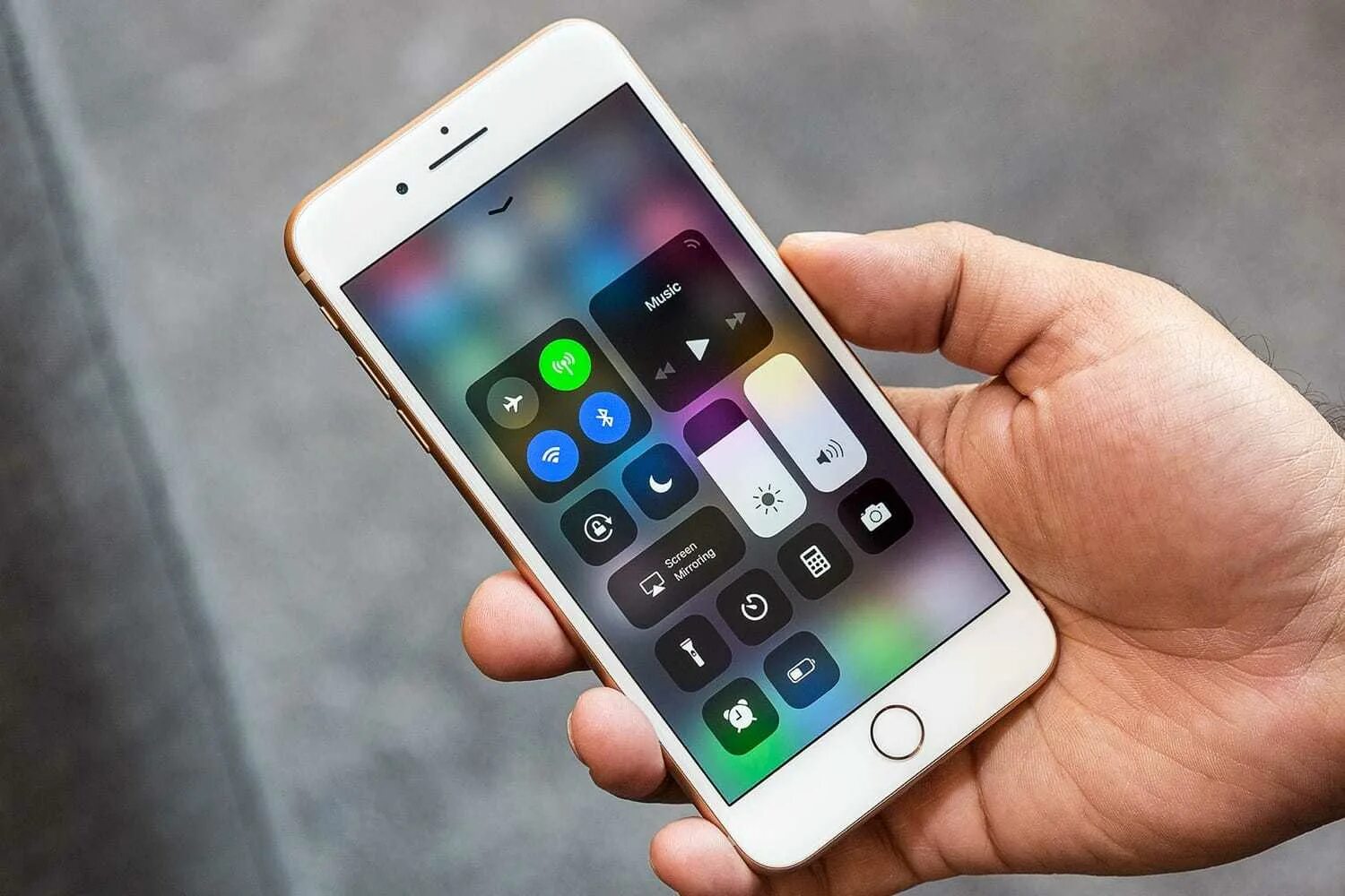Ios 11 стоит ли. Айос 11 на айфон. айфон 8 и 11. ios фото. видео на айфон.