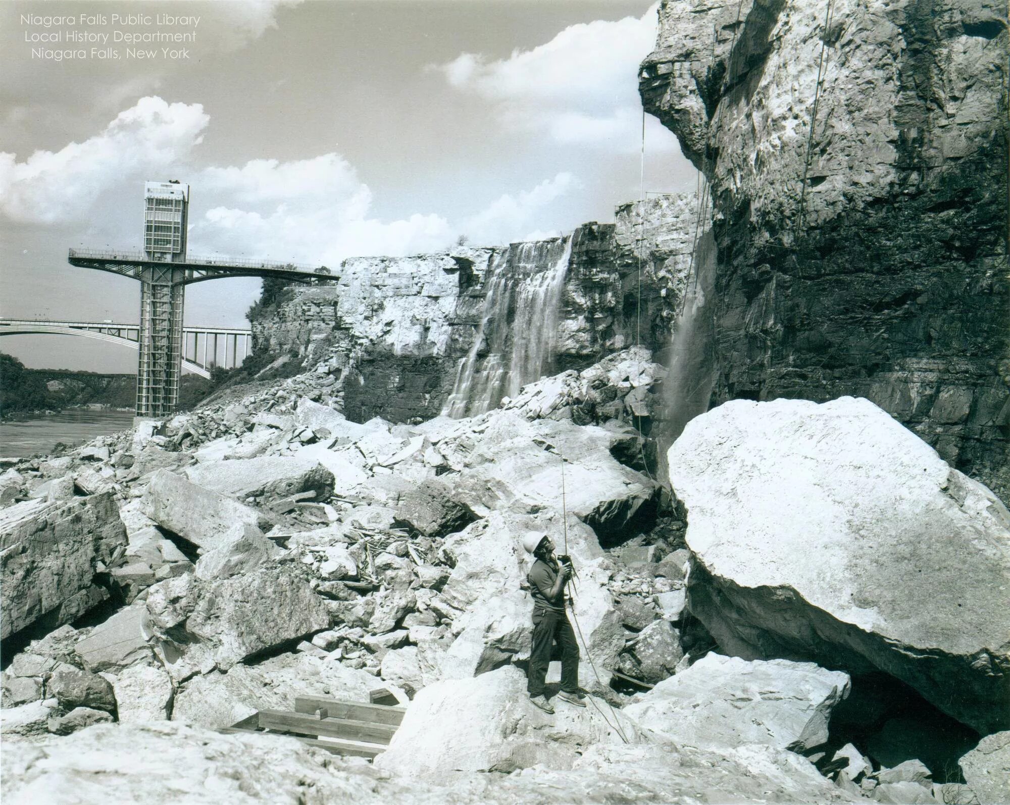 Ниагарский водопад 1969. Сухой Ниагарский водопад 1969. Ниагарский водопад ОСУШИЛИ 1969. Ниагарский водопад ОСУШИЛИ. Dick falls