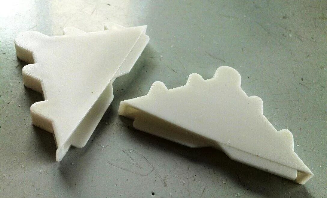 Уголки для стекла. Защитные уголки для стекла 10 мм. 02. Уголок защитный пластиковый. Накладка на угол стола.