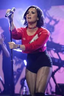 Demi Lovato Сетчатые Колготки, Знаменитости С Формами, Знаменитости.