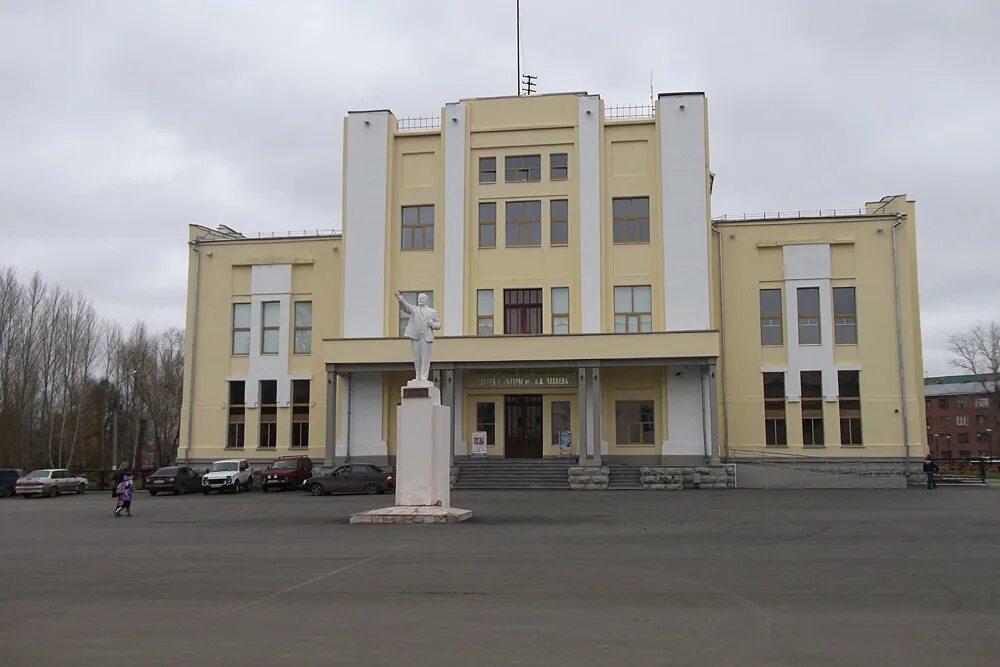 Сайт чапаевского городского суда самарской области. Дворец культуры им Чапаева в Чапаевске. ДК Чапаева Чапаевск площадь. ДК Горького Чапаевск. Дворец культуры имени Чапаева город Чапаевск фото.