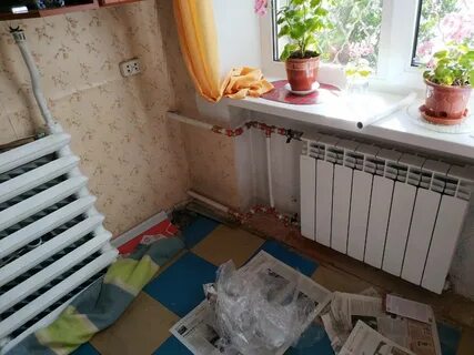 Расположена батарея