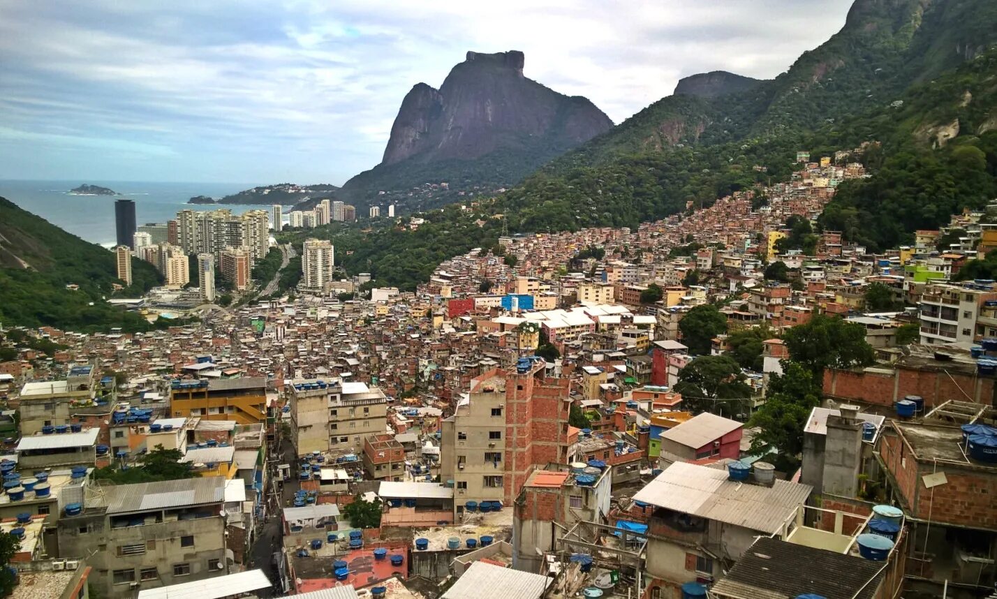 Где живет бразилия. Фавела Росинья в Бразилии. Фавелы Рио де Жанейро. Росинья Рио-де-Жанейро. Рио-де-Жанейро город фавелы.