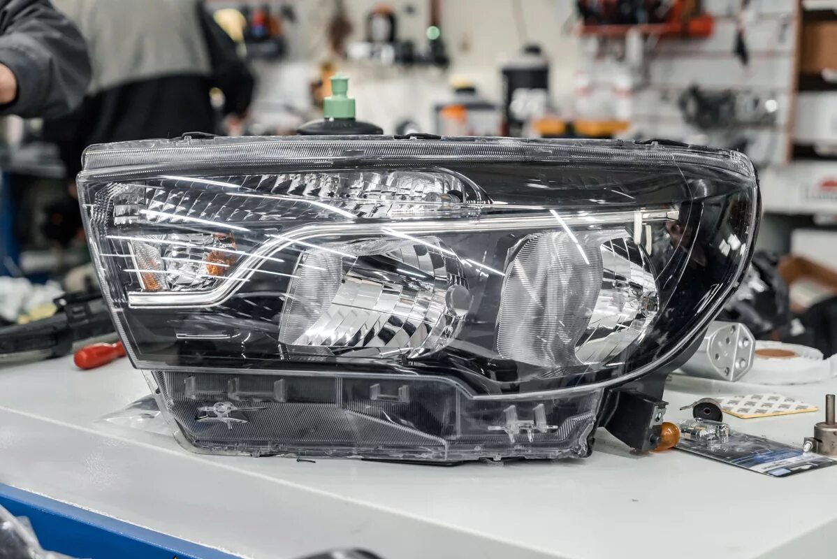 Как светят светодиодные противотуманные фары Lada Vesta NG, Renault
