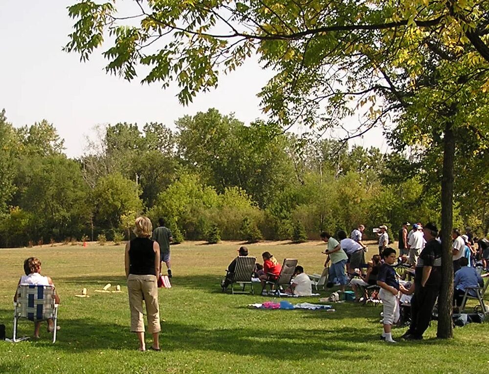 Park scene. Парк Екатерингоф пикник. Парк Сокольники пикник. Пикник в Тропикана парк. Пикник в парке.