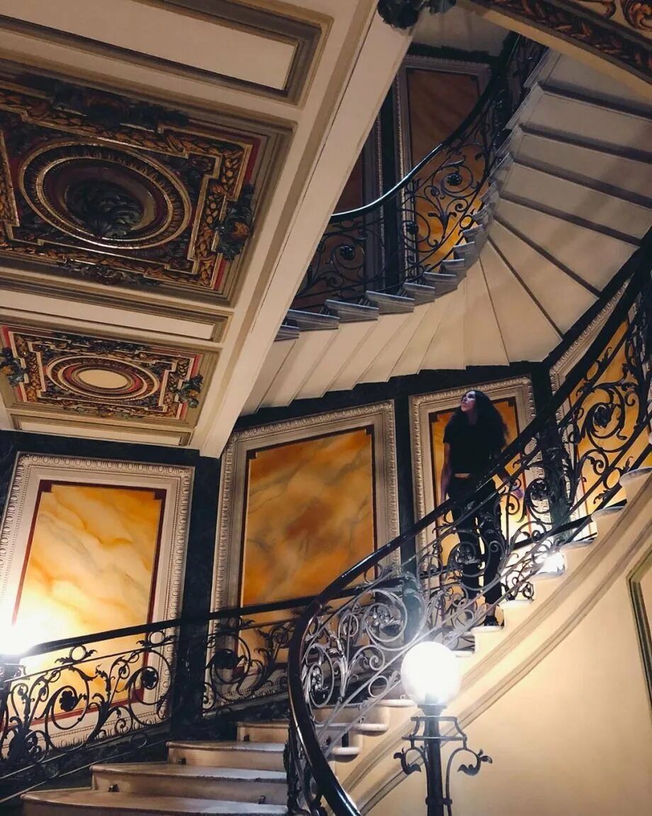 Особняк елисеева на биржевой линии, 14. Ресторан купцов елисеевых. Музей елисеевых в санкт петербурге. Доходный дом елисеевых в санкт-петербурге. Дом купцов елисеевых в санкт-петербурге ресторан.