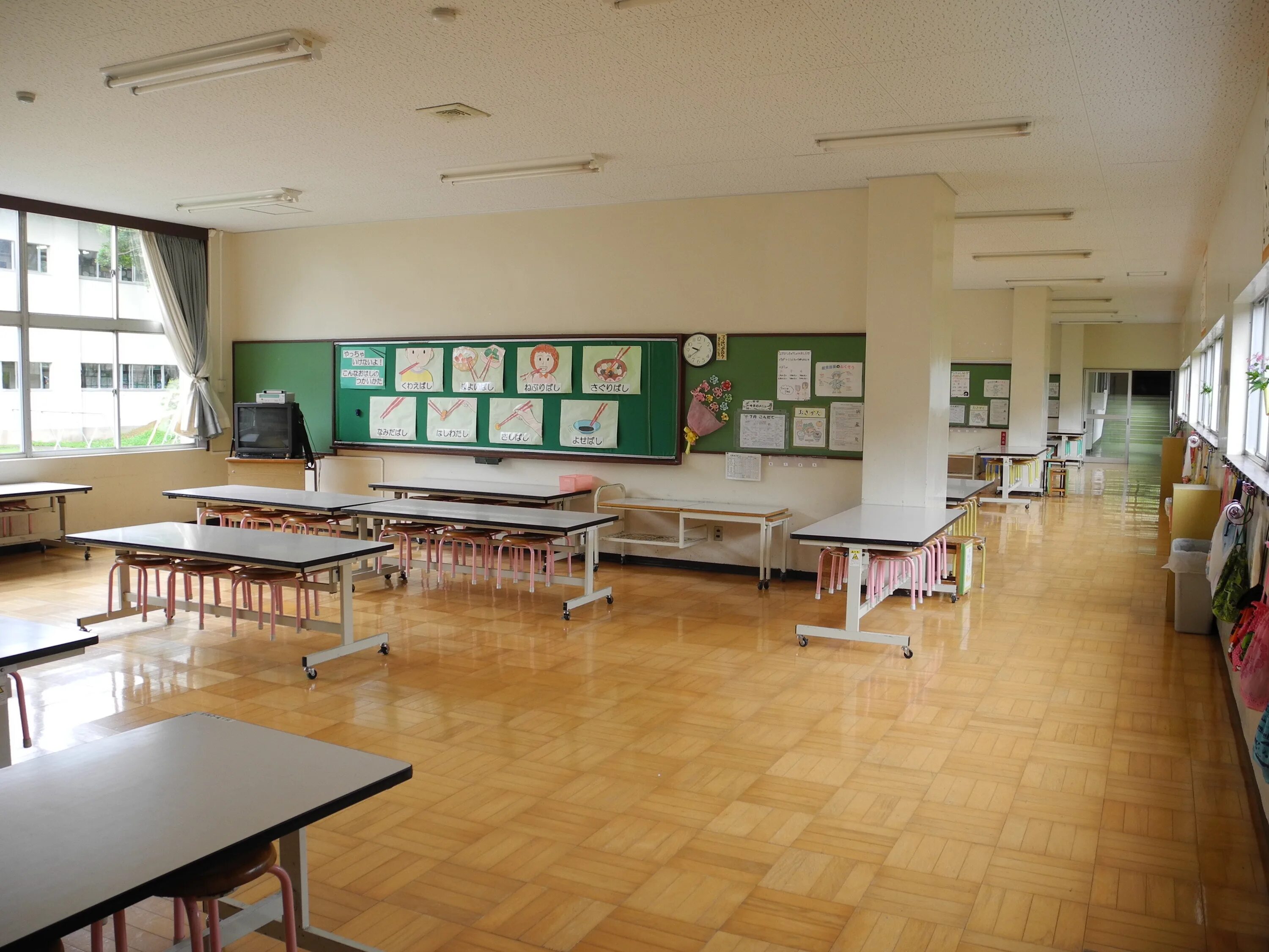 Красивый школьный класс. Классная комната в школе. Учительская комната в школе. Интерьер классной комнаты в школе. Современные классные комнаты в школе.