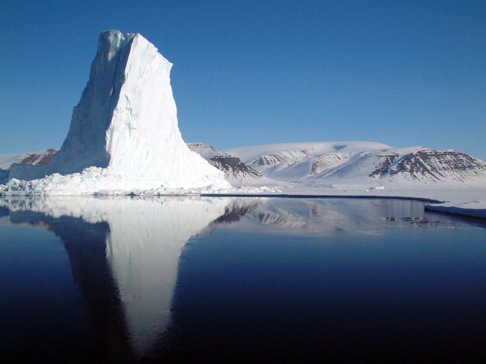 Самый большой архипелаг северной америки. Море Баффина. Остров Баффина. Baffin Bay. Остров Баффинова земля океан.