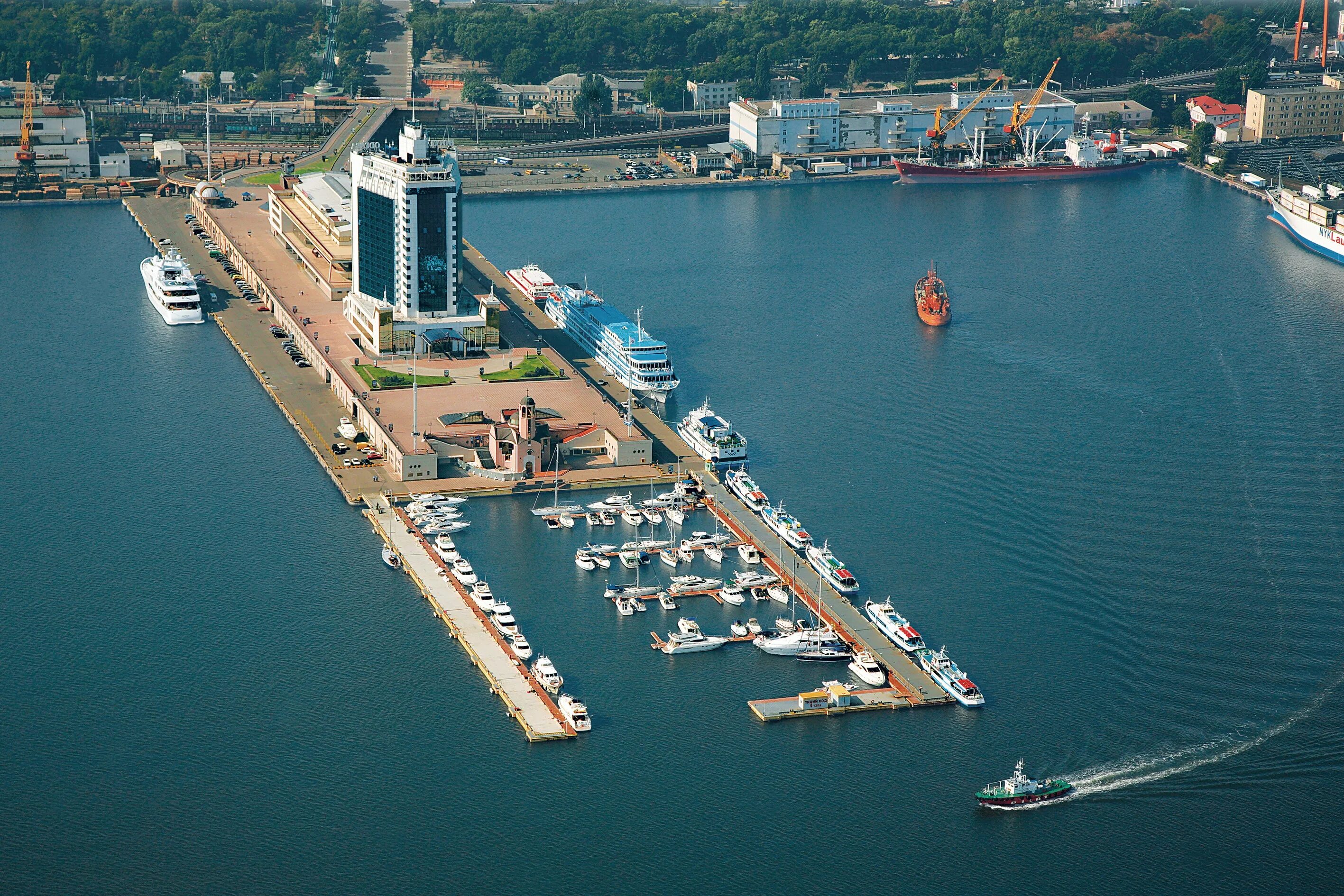 Найти одесская. Одесса порт. Морпорт Одесса. Одесса морской вокзал. Одесса порт море.