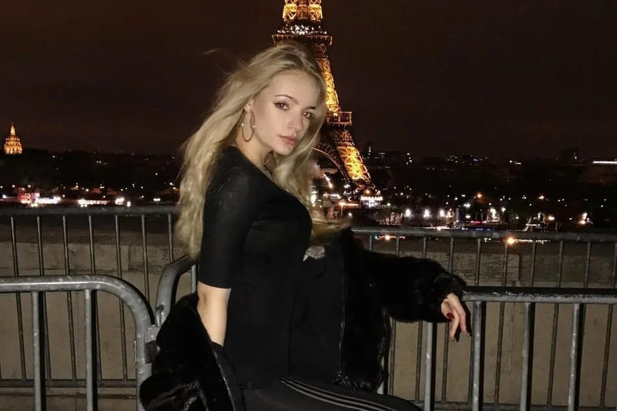Дочка пескова в париже. Дочь пескова в париже. Дочь пескова живет во франции. Дочь пескова в париже. Дочь дмитрия пескова.