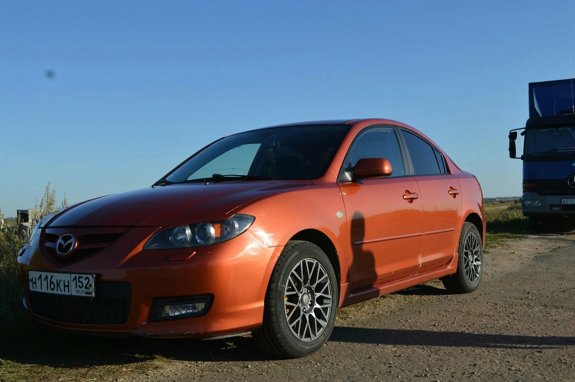 Mazda 3 колеса. Mazda 3 BK. Мазда 3 BK 2.0. Мазда 3 BK Momo. Mazda 3 BK r18.