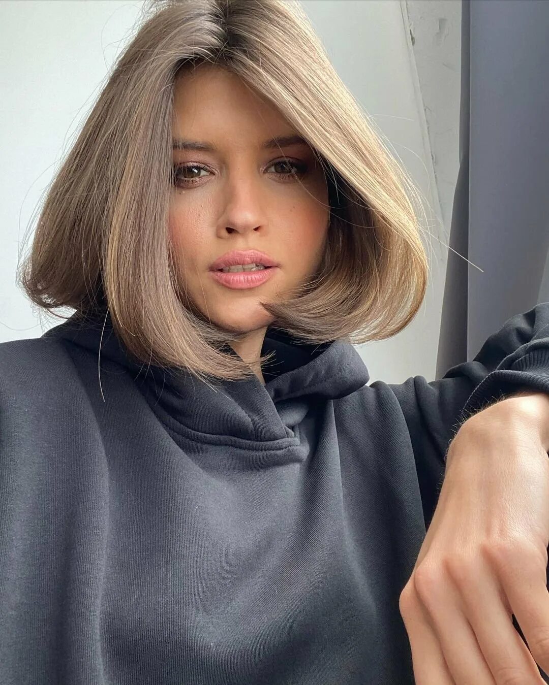 Какая стрижка сейчас в моде 2023. Стрижки каре 2022 боб каре. Ксения бородина 2021. Короткие женские стрижки тренд. Модные стрижки 2023 женские на средние волосы.