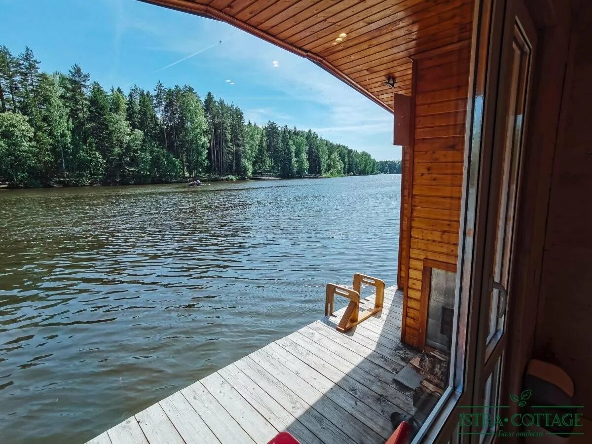 Отдых на водохранилище в домиках недорого. Ухра база отдыха рыбинское водохранилище. База отдыха клен - лопотово. Лесной дом база отдыха истра. Лопотово база отдыха.