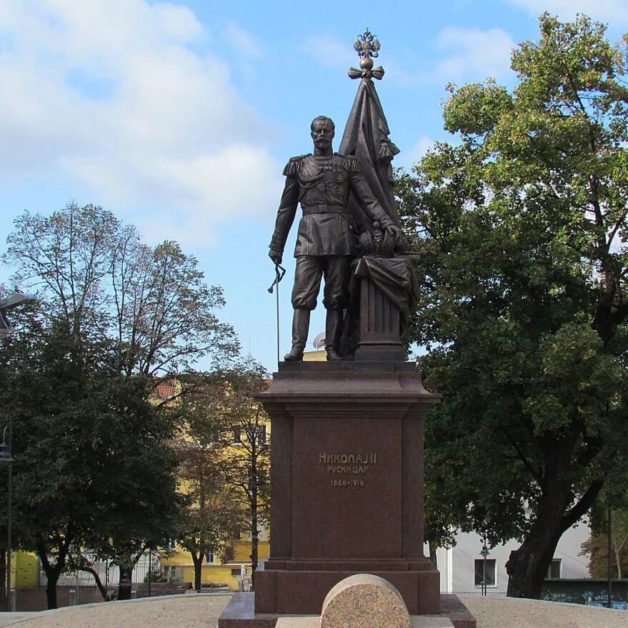 Сербия памятники. Памятник Николаю II (Белград). Памятник Николаю 2 в Сербии. Памятник Николаю второму в Белграде. Статуя Николая 2 в Сербии.