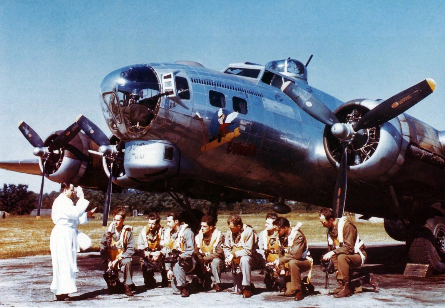 Б 17 кг. B-17g. Бомбардировщик b-17g. Boeing b-17 Flying Fortress кабина. B 17 бомбардировщик.