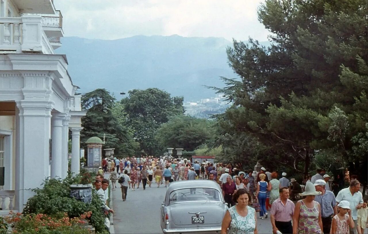 Где в крыму советское. Ялта в 70-80 годы. СССР 1972 Ялта. Ялта 1986 год. Крым Ялта 1972 год.