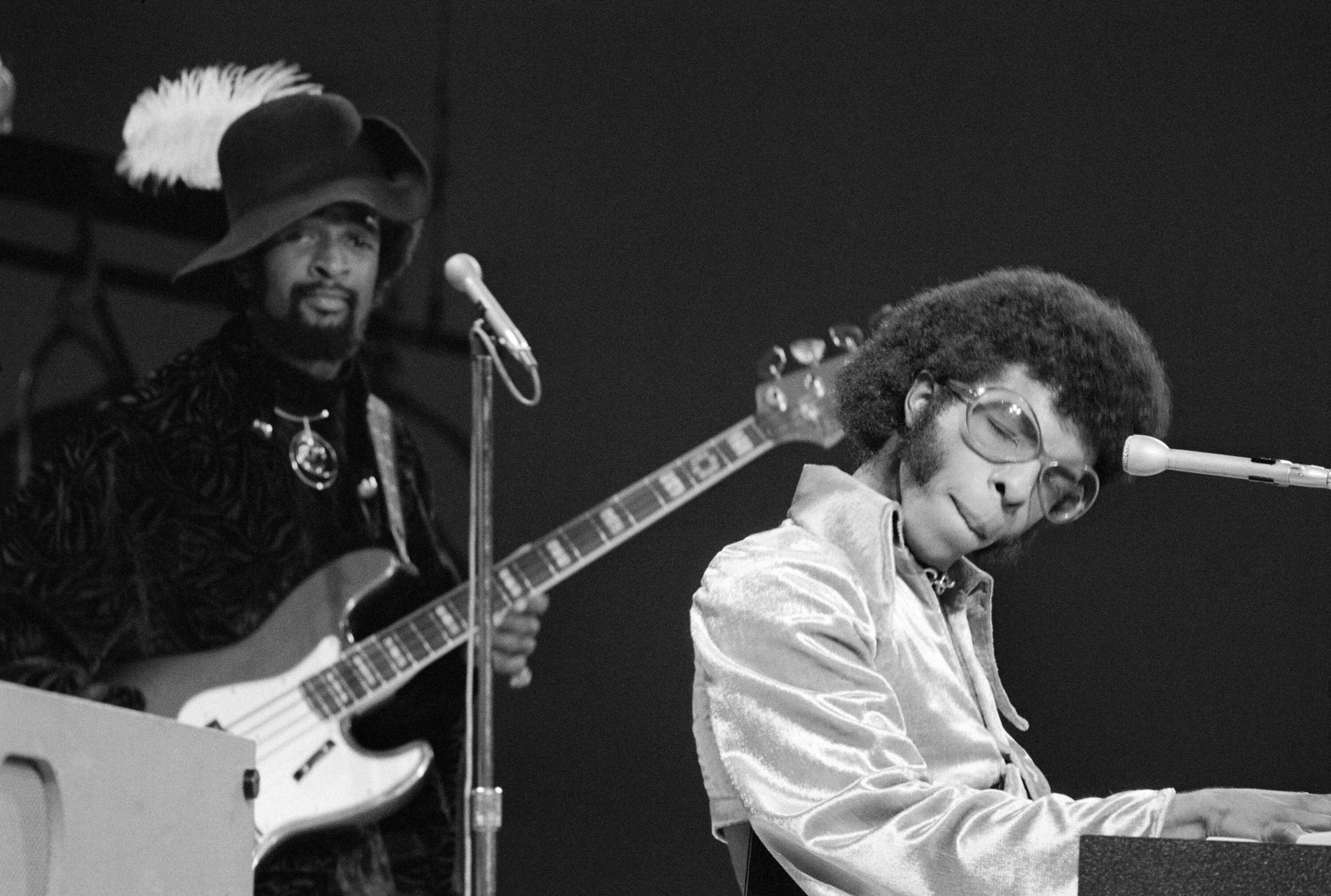Sly stone. Слай Стоун фото. Кул джаз исполнители Боб Купер. Larry Graham in 1980.