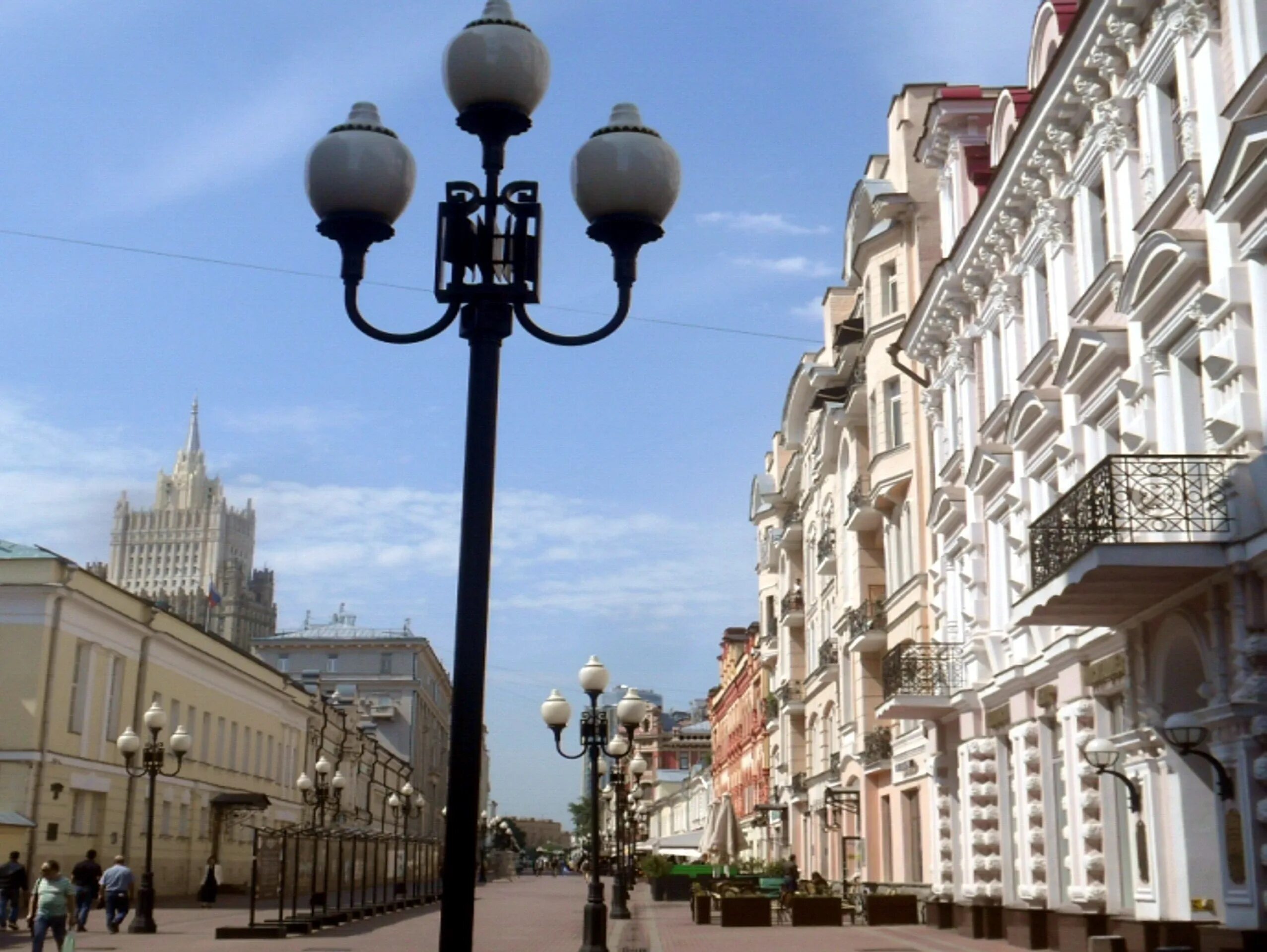 Улица старый Арбат. Улица Арбат (старый Арбат). Арбат пешеходная улица. Старый Арбат 2021.