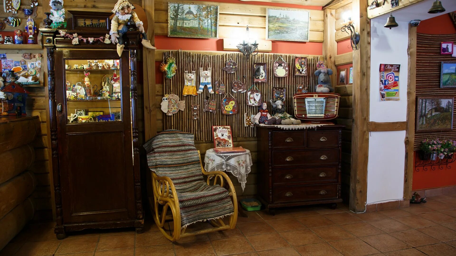 Музей петра смирнова в мышкине. Гостевой дом барабанов в мышкине. Мышкин к в полу. Музей мышкинского купечества махаев двор, мышкин. Поврежденный линолеум.