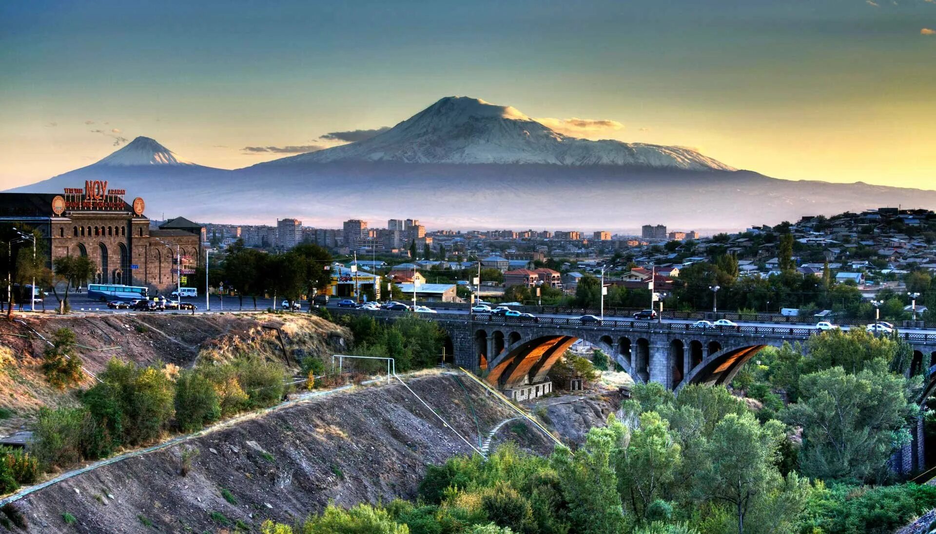 Ереван летом. Армения Ереван. Столица Армении Ереван. Каскад Ереван Арарат. Ереван панорама.