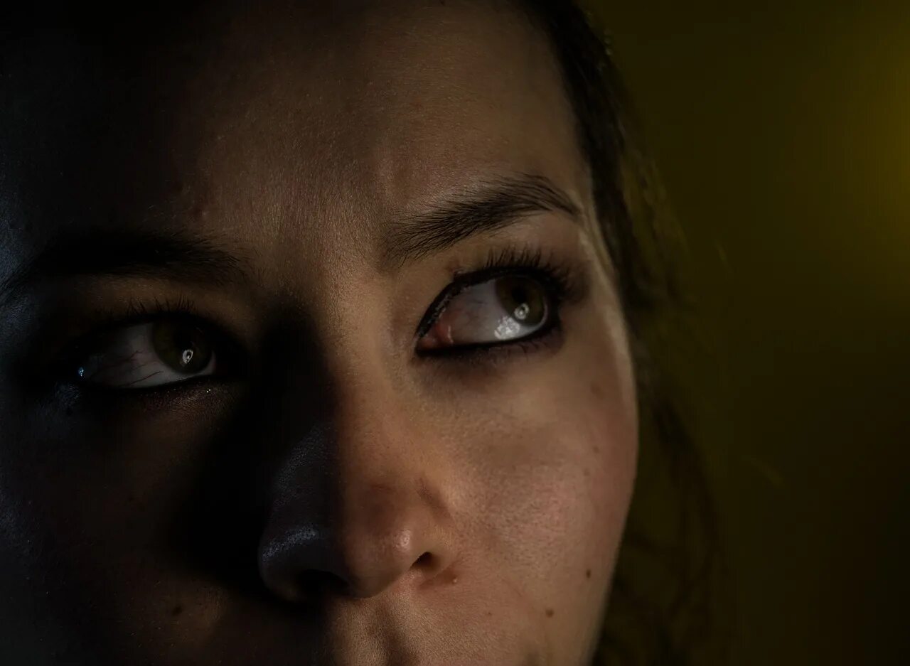 взгляд пустой песня. аниме глаза. либо с глазами человека девушка. взгляд пустой песня. равнодушные глаза.