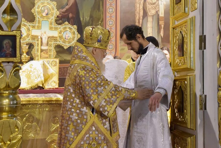 иерей хиротония. рукоположение во священника ювеналий. рукоположение священника. таинство священства в православной церкви. священство в православной церкви.
