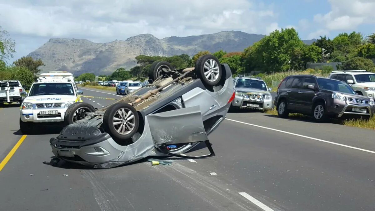 Look that car over there crash