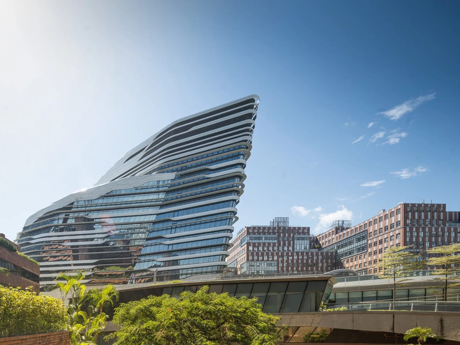 Архитектурная инновация. Заха хадид архитектор. Архитектура захи хадид. Архитектурная инновация. Заха хадид архитектура гонконг.