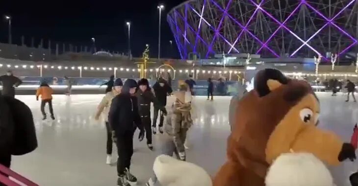 Горки цпкио волгоград. Каток цпкио волгоград. Центральный парк каток 2024. Каток в центральном парке. Каток в цпкио 2023.