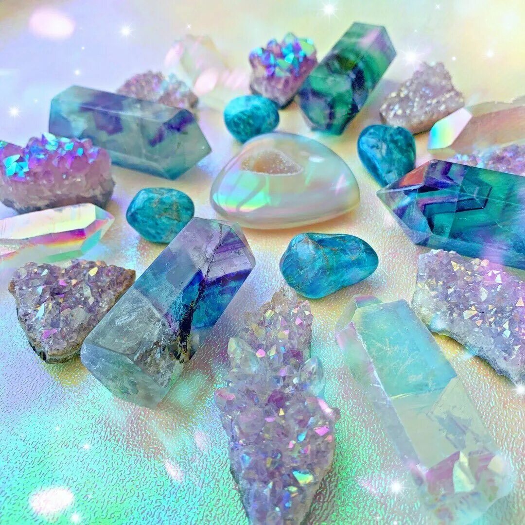 Kristall Minerals с120. Флюорит камень друза. Самоцветы минералы Кристалл. Разноцветные драгоценные камни. Crystals p
