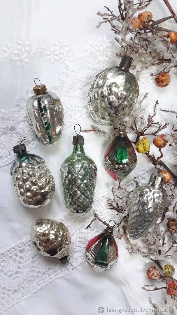 Советские елочные игрушки. Советские новогодние игрушки. Продам елочные игрушки. Ёлочные игрушки новогодние часы. Елочные игрушки чиполлино ссср.