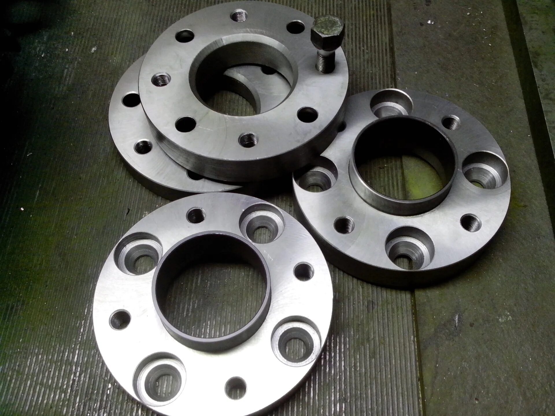 Увеличение клиренса пежо 307. Ситроен проставки. Проставки передних амортизаторов ситроен берлинго 2002. Ситроен проставки. Проставки передней стойки ауди а1.