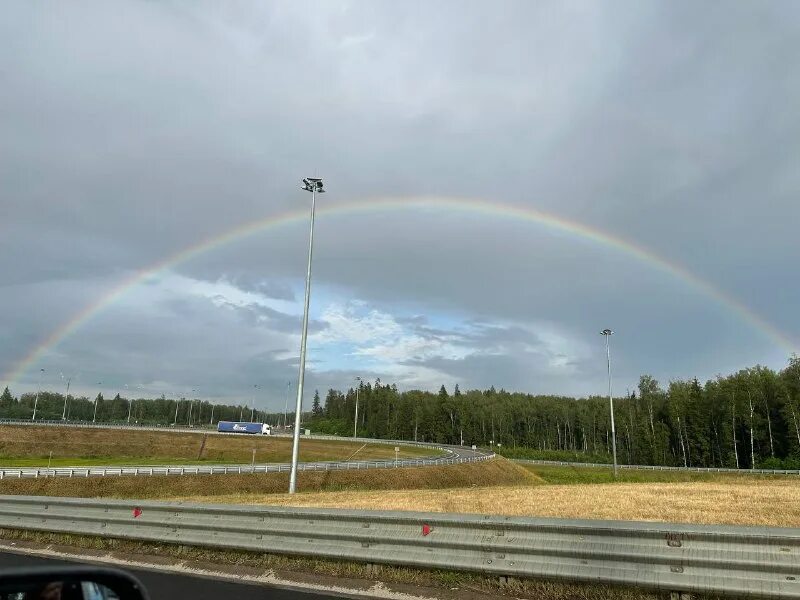 Тверь осень. Радуга 2 января. Фото с цветом наоборот. Радуга в москве. Радуга под радугой.