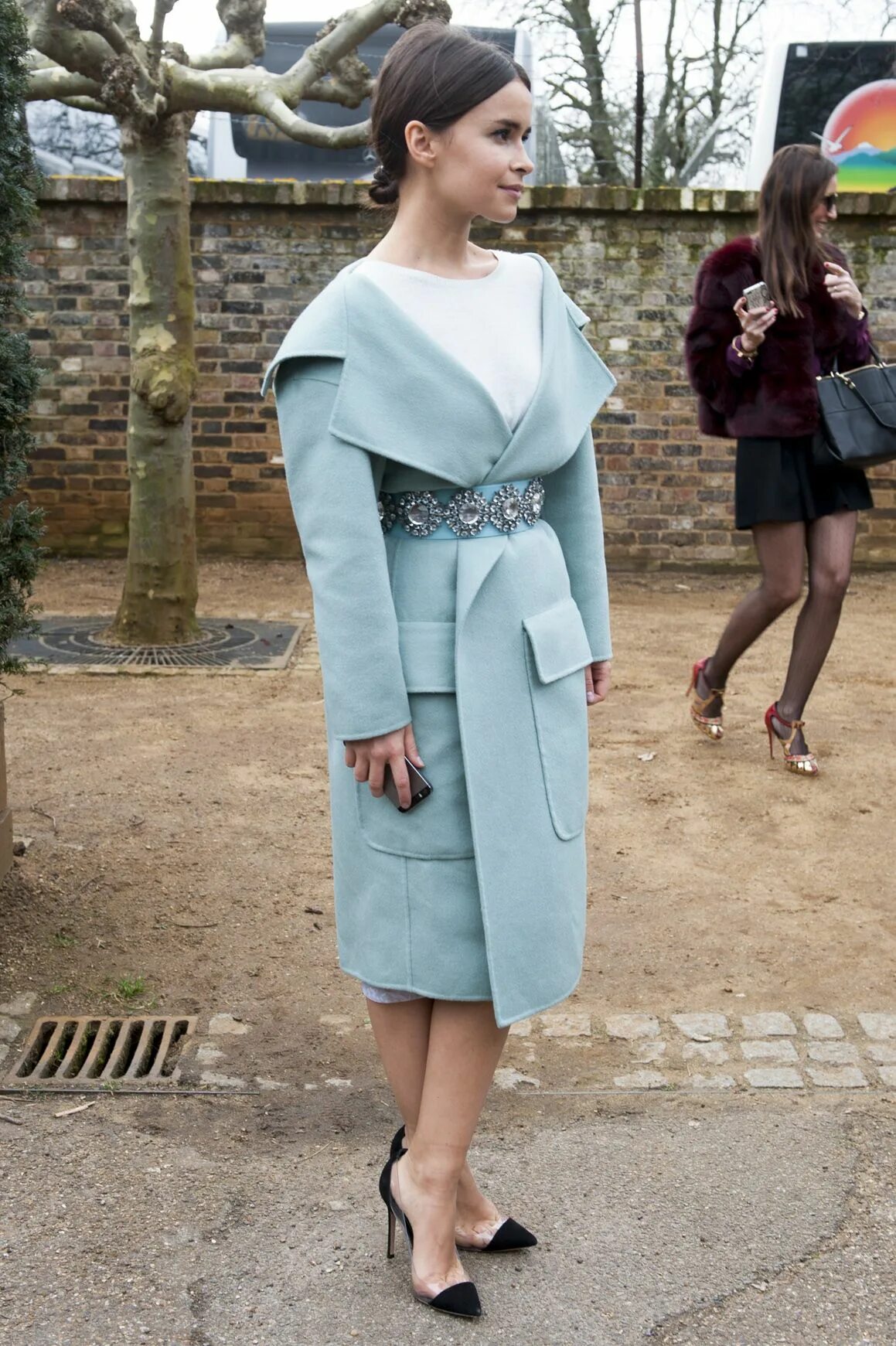 Ve mode. E-mode logo. Ve mode. Виктория бекхэм в деловом костюме. Хлопковое платье с эффектом кружева.