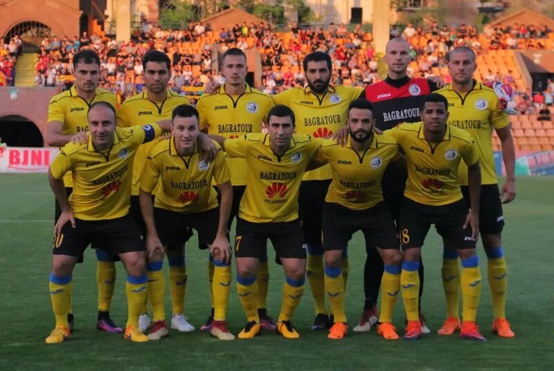 Алашкерт ереван. FC Alashkert. Форма футбольного клуба Алашкерт. Алашкерт город. Город Алашкерт фото.