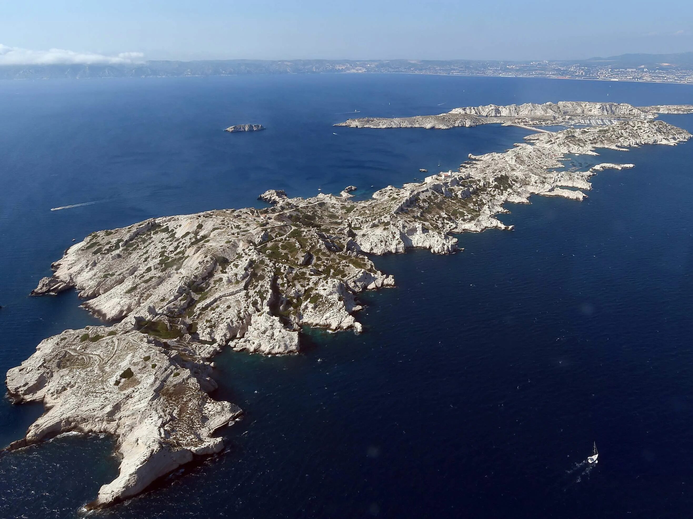 Большие французские острова. Архипелаг Фриуль. Ионическое море, Средиземноморье остров. Бомон остров в Средиземном море.