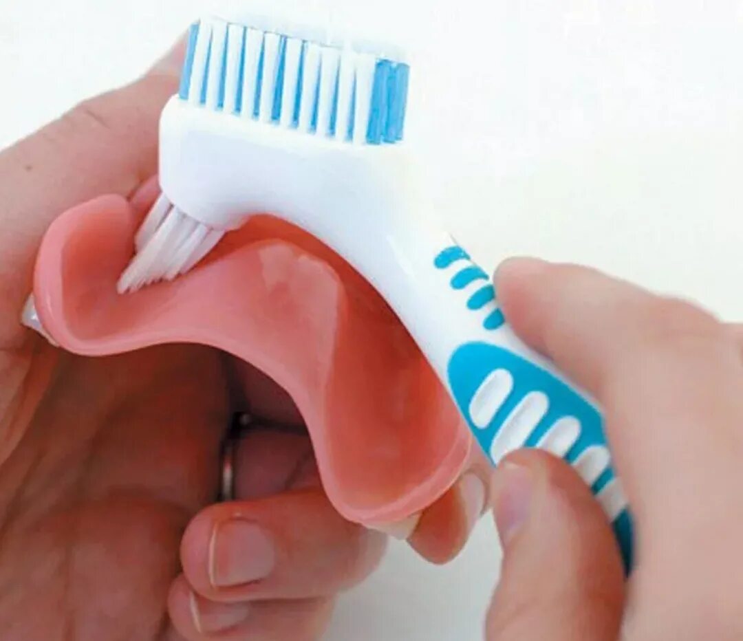 Denture зубная щетка. Щетка для чистки протезов зубных. Щетки для съемных протезов. Зубные щетки для протезов зубных