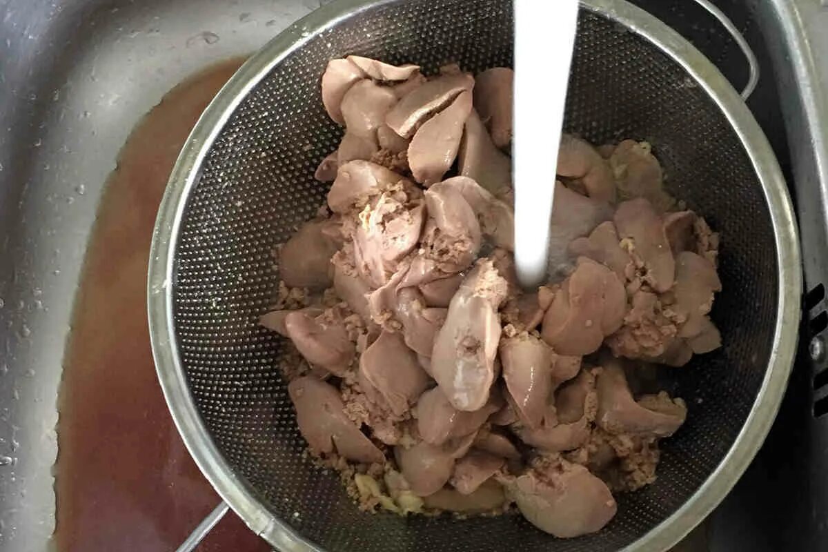Промывание субпродуктов. Для очистки печени. Как очистить печень. Нужно ли промывать печень после. Нужно ли промывать печень после.