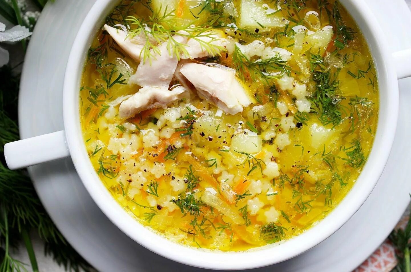 Суп со звездочками. Куриный суп со звездочками. Суп с звездочками и курицей. Куриный суп со звездочками. Суп с макаронными звездочками.